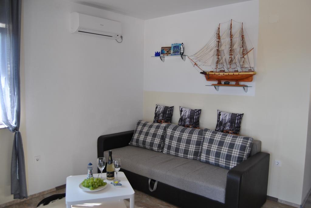 House With Swimming Pool Blue Diamond Apartment Povljana Exterior photo